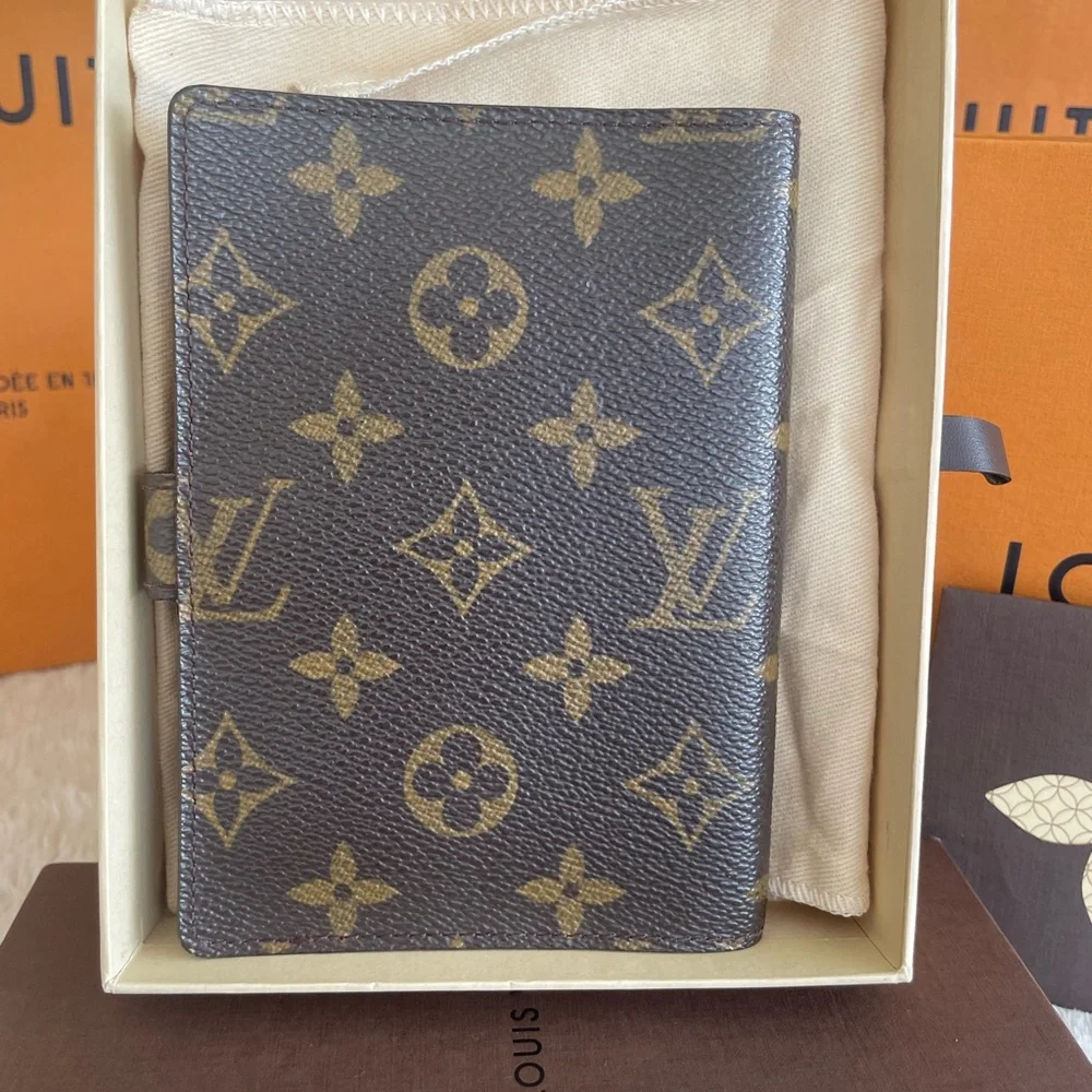 Louis Vuitton agenda pm size🤎🤎🤎🤎💜💜💜